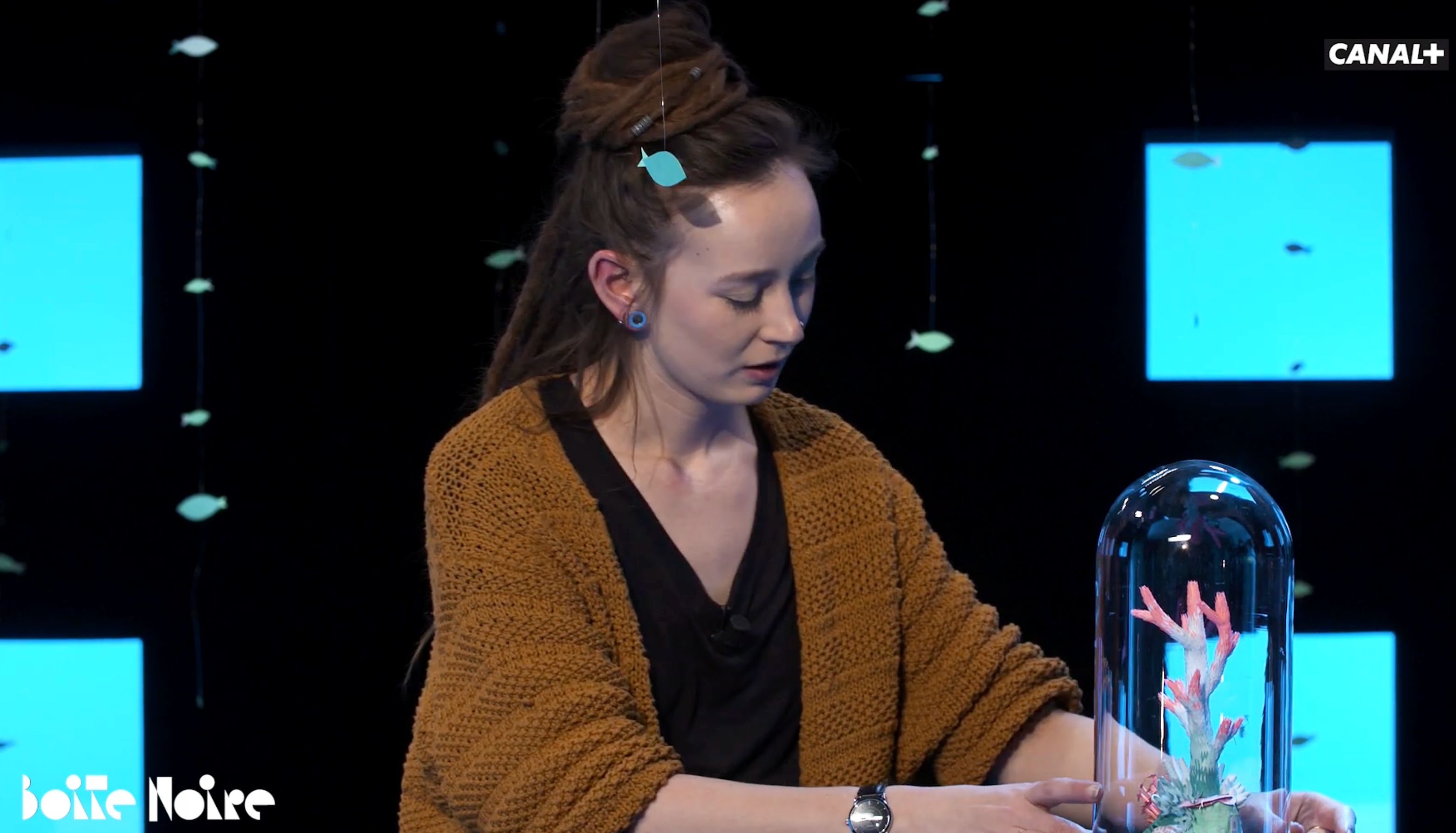 Charger la vidéo : Invitation à présenter mon travail et ma démarche artistique. Paris.