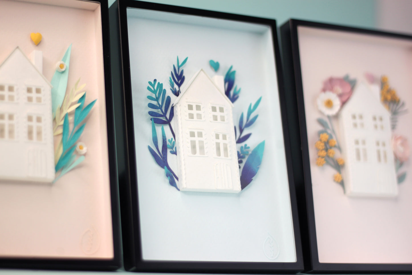 Cadre LE COTTAGE EN FLEUR